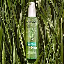 Gesichtsreinigungsgel mit ätherischem Lemongrass-Öl und Bio Kornblumenwasser - Garnier Bio Fresh Lemongrass Detox Gel Wash — Bild N2