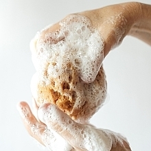 Duschschwamm mit Seife - Alma K. Soap Infused Bath Sponge — Bild N3