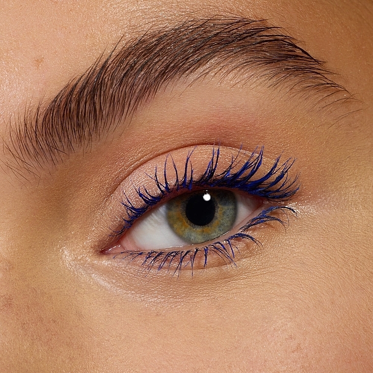 Wimperntusche für mehr Volumen - Essence I Love Extreme Blue Crazy Volume Mascara — Bild N6