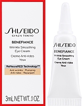 GESCHENK! Creme gegen Falten um die Augen - Shiseido Benefiance Wrinkle Smoothing Eye Cream  — Bild N2