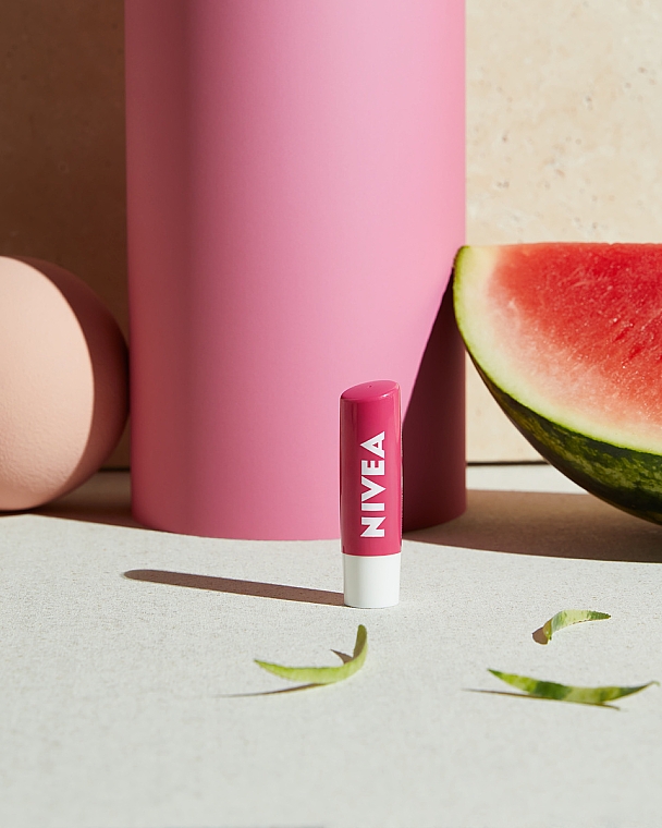Lippenbalsam "Watermelon Shine" - NIVEA Fruity Shine Watermelon Lip Balm — Bild N5