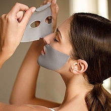 Reinigende Tuchmaske für das Gesicht mit Schlamm - Ahava Purifying Mud Sheet Mask — Bild N7