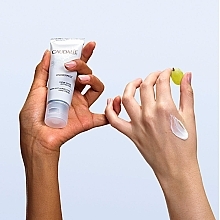 Pflegende Handcreme gegen Pigmentflecken - Caudalie Vinoperfect Anti-Spot Hand Cream — Bild N4