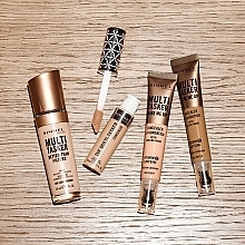 Concealer und Foundation - Rimmel Multi Tasker Wake Me Up Concealer & Foundation  — Bild N9