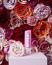 Lippenbalsam "Soft Rose" - NIVEA Lip Care — Bild N3