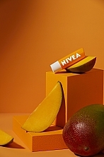 Pflegender Lippenbalsam "Mango Shine" - NIVEA Mango Shine Lip Balm — Bild N5