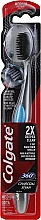 Zahnbürste mit Aktivkohle mittel 360° Charcoal schwarz-blau - Colgate 360 Charcoal Infused Toothbrush Medium Bristles — Bild N1