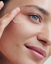 Feuchtigkeitspendendes Gesichtsserum mit Hyaluronsäure für straffere und aufgepolsterte Haut - Nivea Cellular Hyaluron Professional Serum — Bild N5