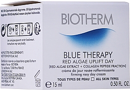 GESCHENK! Anti-Falten Tagescreme mit Lifting-Effekt - Biotherm Blue Therapy Red Algae Uplift Day Cream — Bild N2