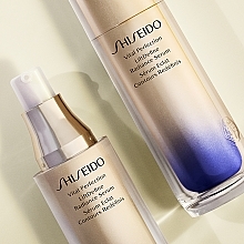Straffendes Anti-Aging Gesichts- und Halsserum Brunnenkresse-Extrakt - Shiseido Unisex Vital Perfection LiftDefine Radiance Serum — Bild N4