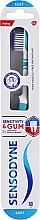 Zahnbürste für Zahnfleischschutz türkis - Sensodyne Sensitivity & Gum Soft Toothbrush — Bild N1