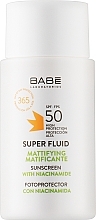 Düfte, Parfümerie und Kosmetik Mattierendes Superfluid SPF 50 mit Niacinamid - Babe Laboratorios Super Fluid SPF 50