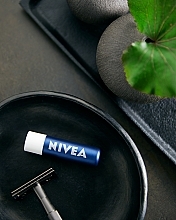 Lippenbalsam für Männer SPF 15 - NIVEA Men Active Care SPF 15 — Bild N2