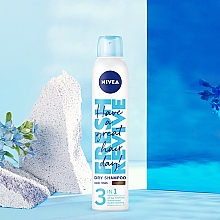 Trockenshampoo für dunkles Haar - NIVEA Fresh Revive Dry Shampoo Dark Tones — Bild N3