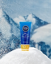 Feuchtigkeitsspendende Gesichtscreme mit Sonnen- und Kälteschutz SPF 50 - Nivea Sun Alpin Sun Cream for Face SPF 50+ — Bild N6