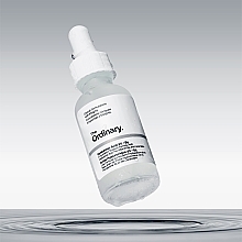 The Ordinary Hyaluronic Acid 2% - Gesichtsserum mit 2% Hyaluronsäure und Vitamin B5 — Bild N5