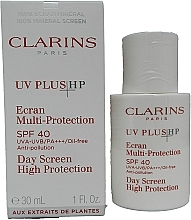 Mehrfachschutz-Fluid für das Gesicht Translucent SPF 40 - Clarins UV Plus Anti-Pollution Sunscreen Multi-Protection Broad Spectrum SPF 40  — Bild N1
