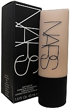 Düfte, Parfümerie und Kosmetik Foundation - Nars Soft Matte Complete Foundation 