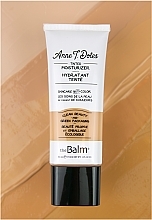 Feuchtigkeitsspendende Tönungscreme für das Gesicht - theBalm Anne T. Dotes Tinted Moisturizer — Bild N7