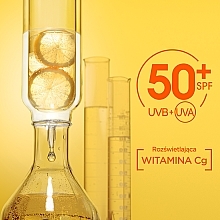 Tages-Sonnenschutzfluid mit Vitamin C für einen strahlenden Teint SPF50+ - Garnier Skin Naturals — Bild N7