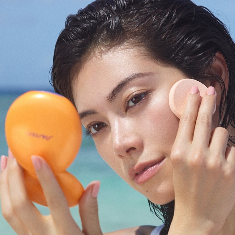 Sonnenschutz-Foundation - Shiseido Tanning Compact Foundation SPF10  — Bild N5