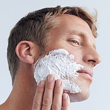 NIVEA MEN Sensitive Collection (Duschgel 250ml + After Shave Balsam 100ml + Rasierschaum 200ml) - Gesichts- und Körperpflegeset — Bild N9