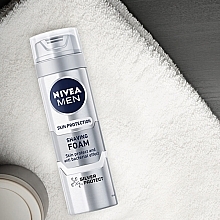 NIVEA MEN Silver Protect (Rasierschaum 200ml + After Shave Balsam 100ml + Deo Roll-on 50ml + Duschgel 250ml) - Körperpflegeset — Bild N8