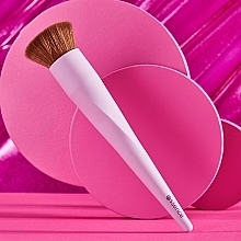 Make-up Pinsel - Essence Make Up Buffer Brush 01 Buff Away Your Problems — Bild N4