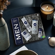 NIVEA MEN Silver Protect (Rasierschaum 200ml + After Shave Balsam 100ml + Deo Roll-on 50ml + Duschgel 250ml) - Körperpflegeset — Bild N2