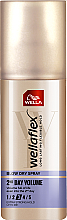 Volumen-Haarspray Extra starker Halt - Wella Pro Wellaflex 2-Days-Volume — Foto N3
