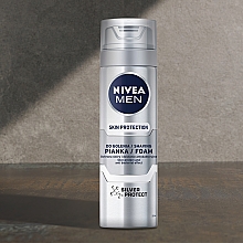 Antibakterieller Rasierschaum "Silberschutz" - NIVEA MEN Silver Protect Shaving Foam — Bild N3