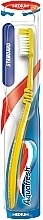 Düfte, Parfümerie und Kosmetik Zahnbürste mittel Standard gelb - Aquafresh Medium Toothbrush