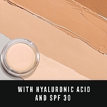 Puderfoundation mit Hyaluronsäure - Max Factor Miracle Touch Skin Perfecting Foundation SPF30 — Bild N13