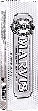 Aufhellende Zahnpasta für Raucher - Marvis Smokers Whitening Mint — Bild N2